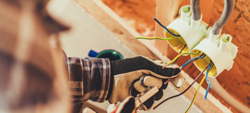 Прокладка кабеля и розеточные группы